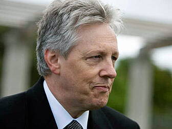 Stormont faces collapse as DUP...